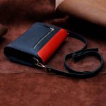 کیف دوشی زنانه چرم بارثاوا مدل 1255